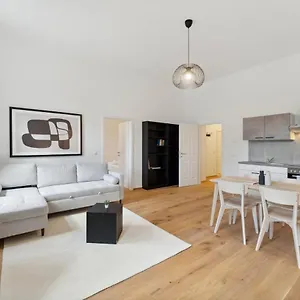 Center Designer Modern Viena